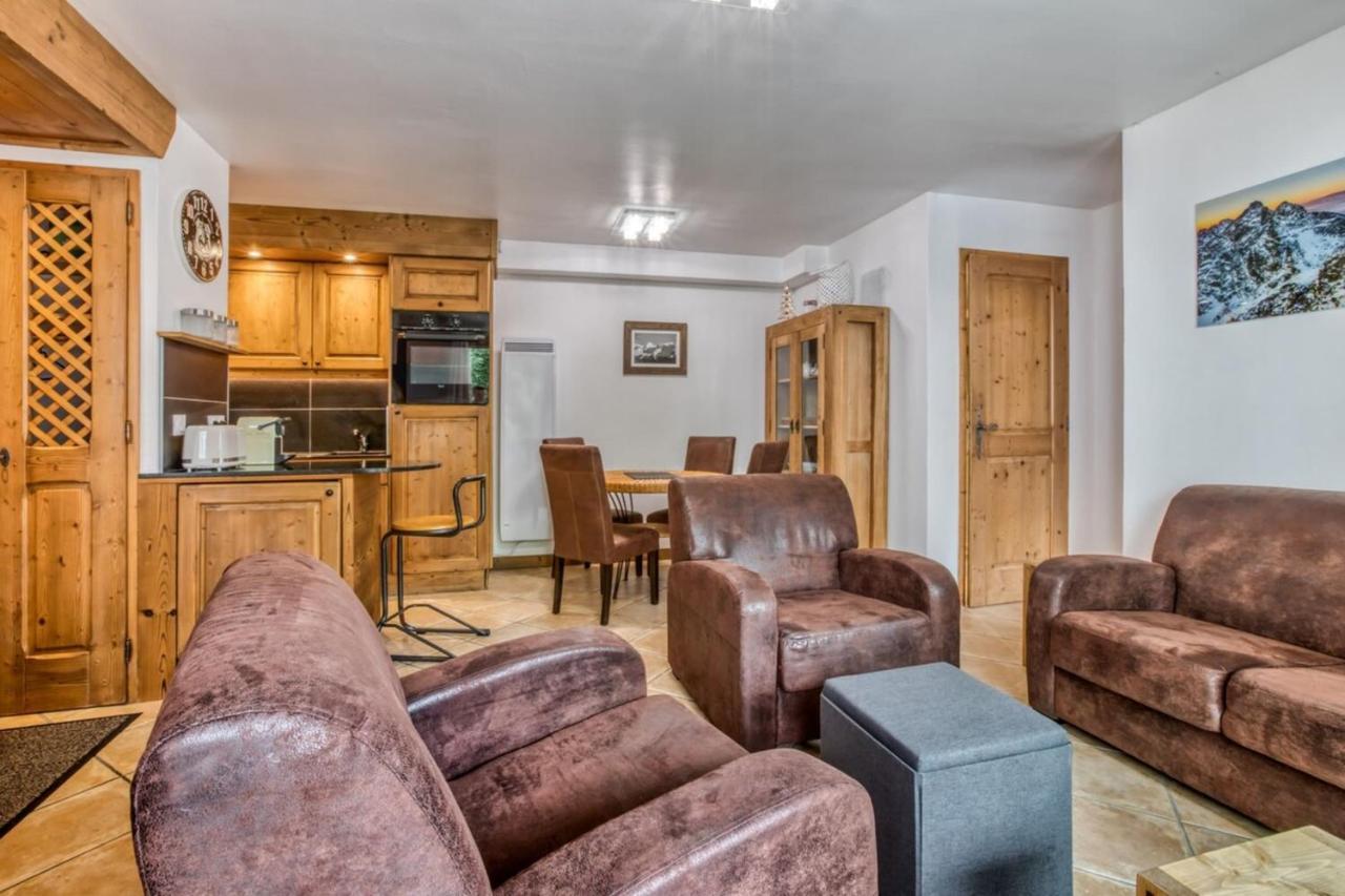 Villa Vallet- Newly Renovated 2 Bedroom Nestled Just Off The Main Street Chamonix Dış mekan fotoğraf
